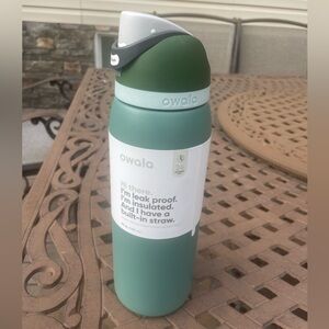 NWT- Owala 40oz Stainless Steel Water Bottle in Mystic Tide